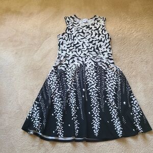 Leota Black & White Sleeveless Floral Vine Girls' Dress